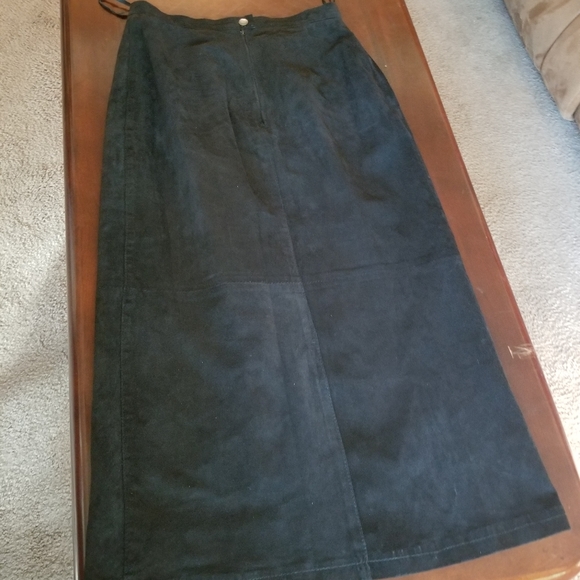 Vintage suede skirt 10 - Picture 3 of 10